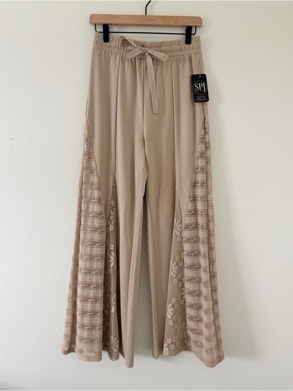 NWT- Boho Khaki Floral Lace Panel High Rise Wide Leg Pants size medium - Picture 4 of 12